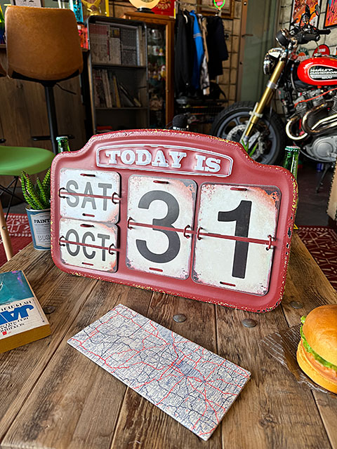 楽天市場】ヴィンテージメタルサイン 万年カレンダー （レッド） 看板