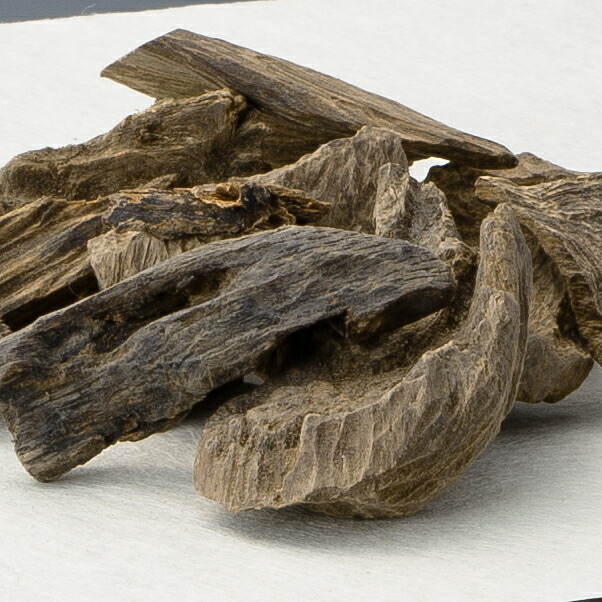 楽天市場】沈香(じんこう) 爪(ツメ) 極上タニ沈香 10g 化粧箱入り