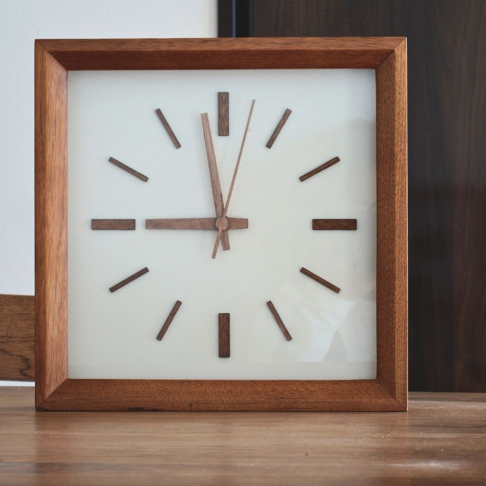 楽天市場】掛け時計 置き時計 木製フレーム 四角 スクエア 静音 連続
