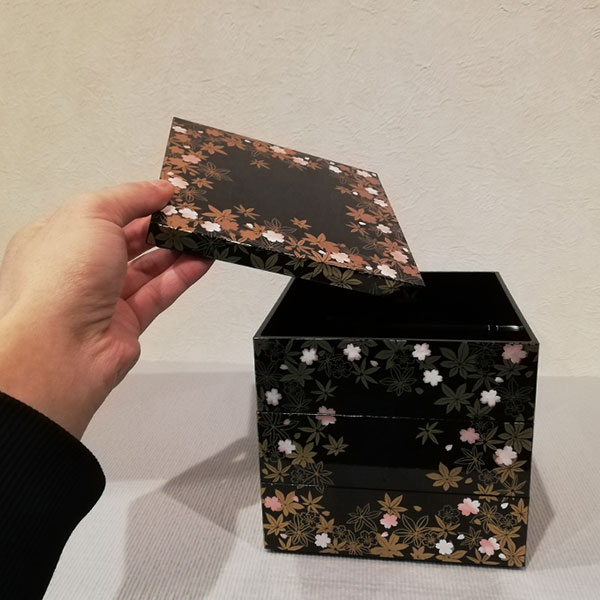 楽天市場】【取寄品】 敷春秋 三段重 黒 ＜5寸サイズ＞お重箱 3段重 花