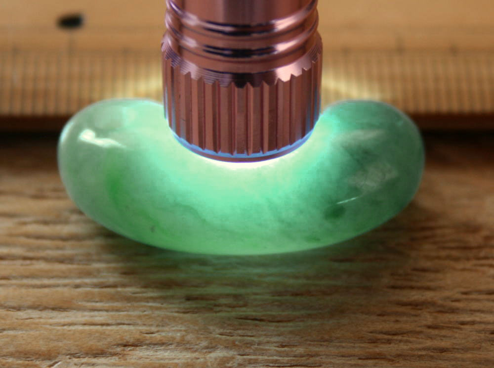 楽天市場】糸魚川翡翠子持ち勾玉 M10002 陽春 作 31mm*16mm*10mm