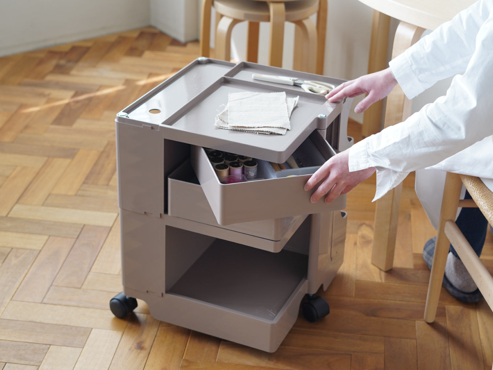 楽天市場】【在庫あり・正規品2年保証】全2色 ボビーワゴン 2段2トレイ