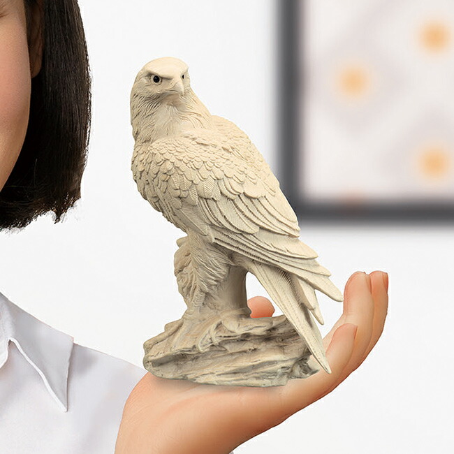 楽天市場】【特典あり】黄楊一木彫り 勝利の鷹[木彫り 鷹 置物