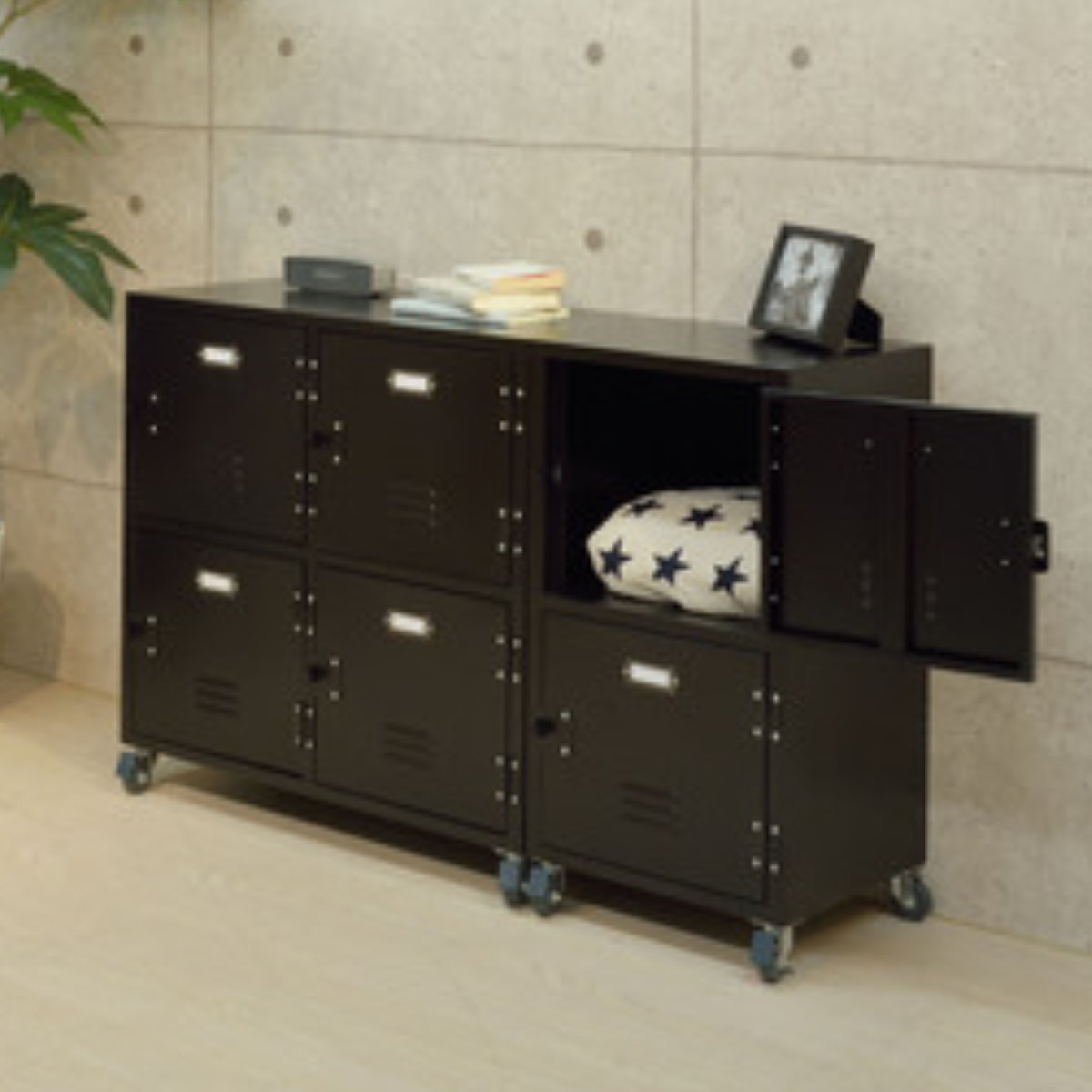 楽天市場】スチールラック 幅39cm 2段 扉付 ロッカー風 キャスター付