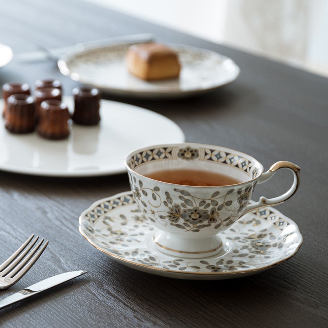 NARUMI｜【公式】ブラックミラノ ティーカップ&ソーサー 210cc