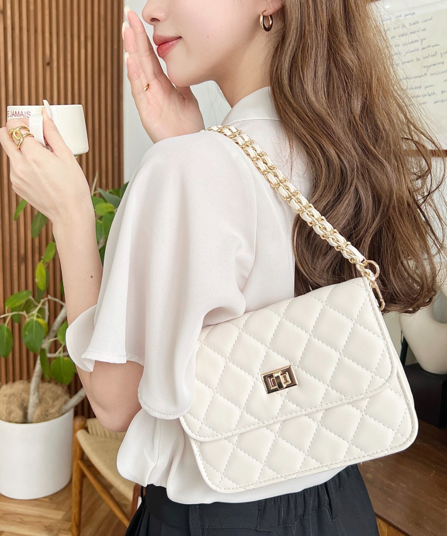 moment+｜フェイクレザーキルティング チェーンショルダーバッグ