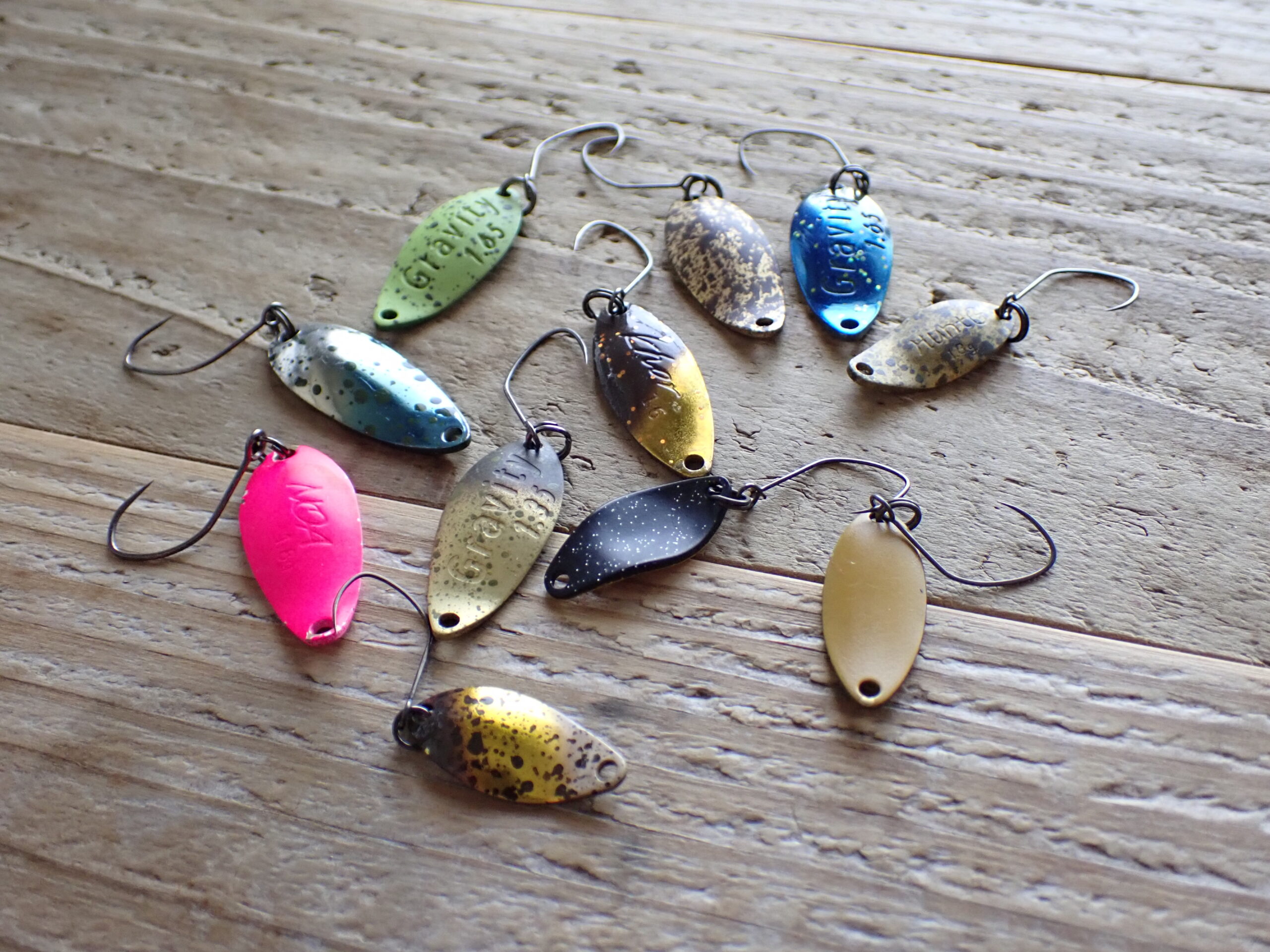 エリアトラウト】冬の鉄板カラー“蛍光ピンク”が効く理由 | 釣り