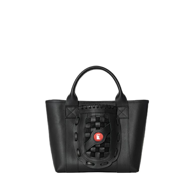 存在感溢れるウェブをあしらったユニークなグラブバッグ – 革・レザー