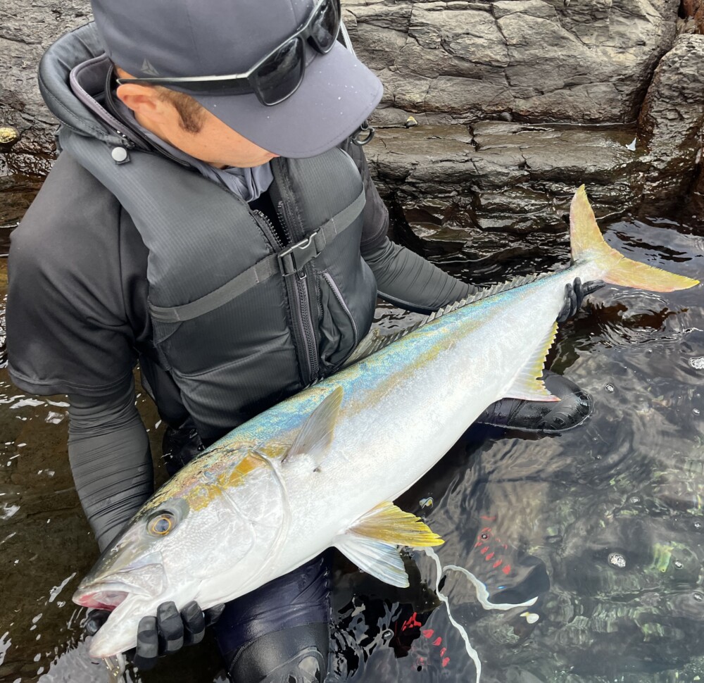 長崎県 ロックショアヒラマサキャスティング (BlackDimension106MR