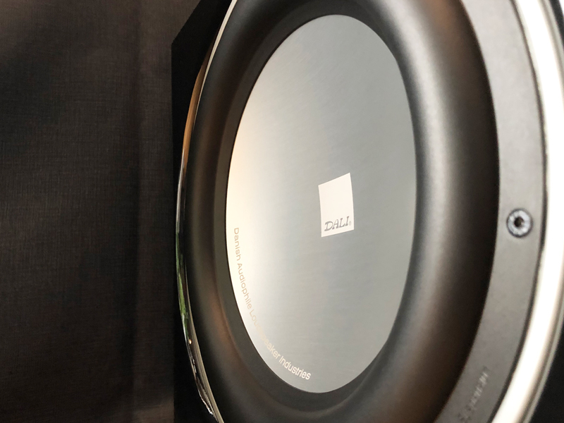サブウーファー、DALI SUB E12Fを使った映画鑑賞 | ホームシアターと