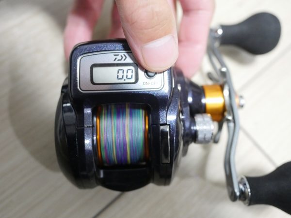 海上釣堀で脈釣りのススメ「カウンター付きリール」で全方位攻める効率