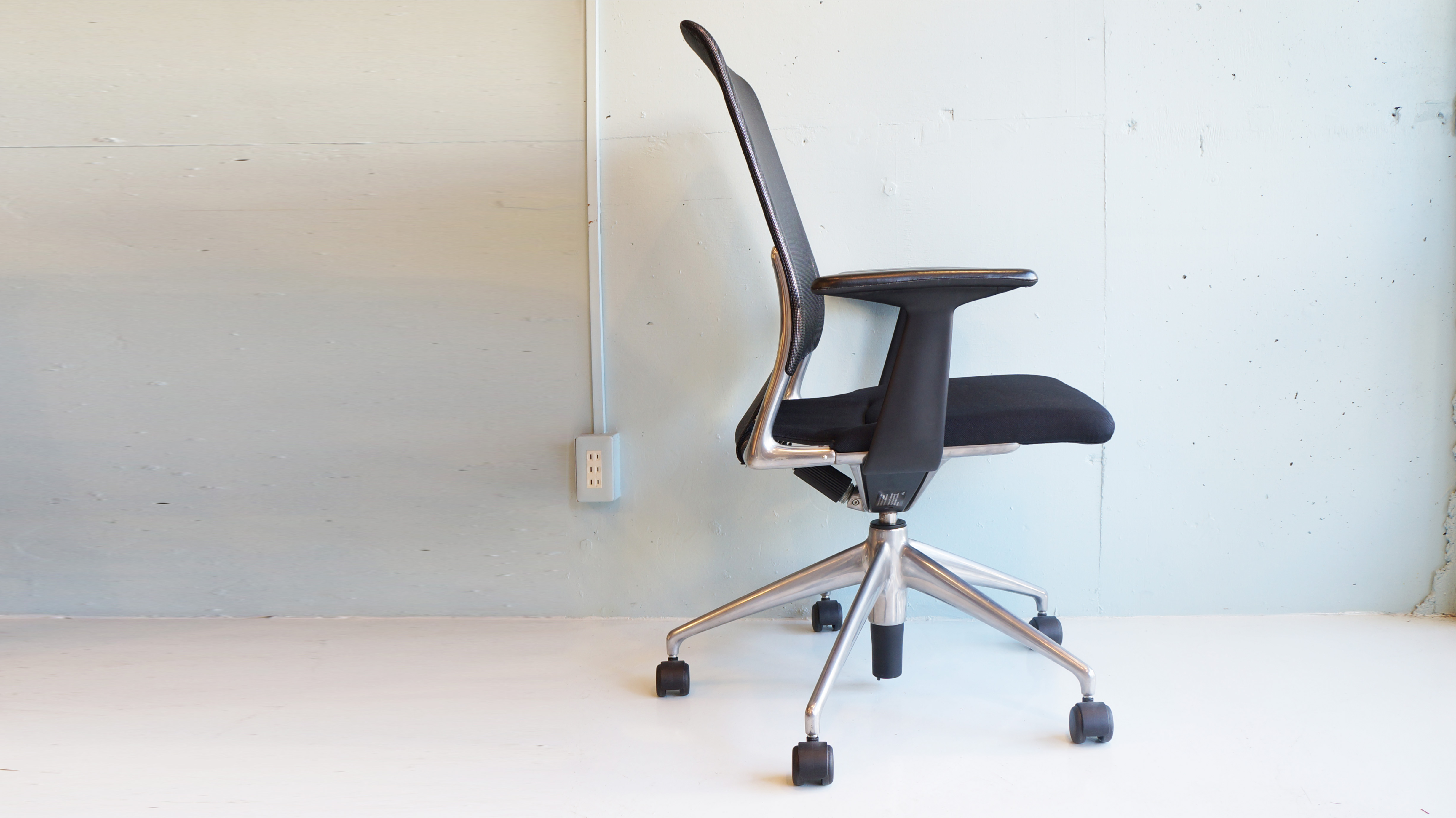 VITRA. MEDA CHAIR design by Alberto Meda / ヴィトラ メダチェア