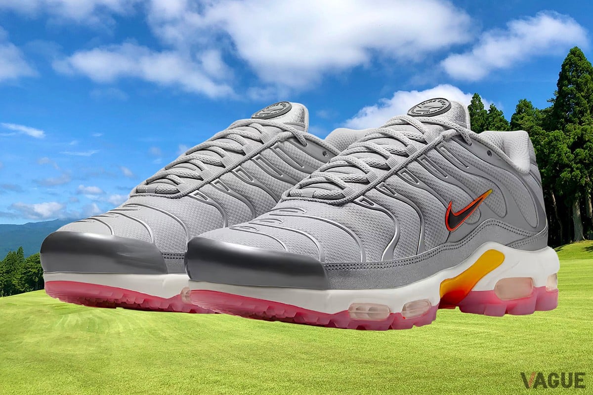 ゴルフシューズ仕様の「ナイキ エアマックス プラス」にメタリック