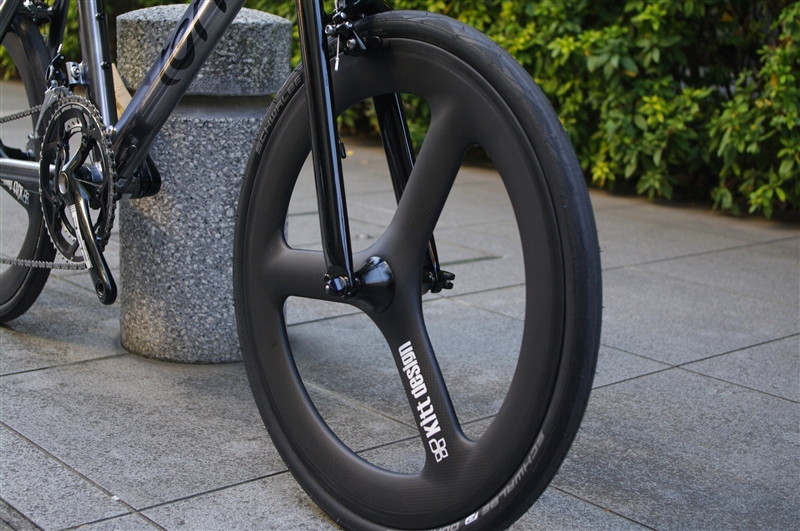 Kitt design 451 Carbon Tri-spoke Wheel set / Black Logo