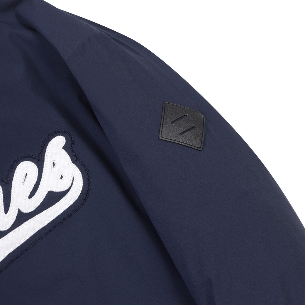 WAAC X JONES】MEN カーブロゴプルオーバー ネイビー