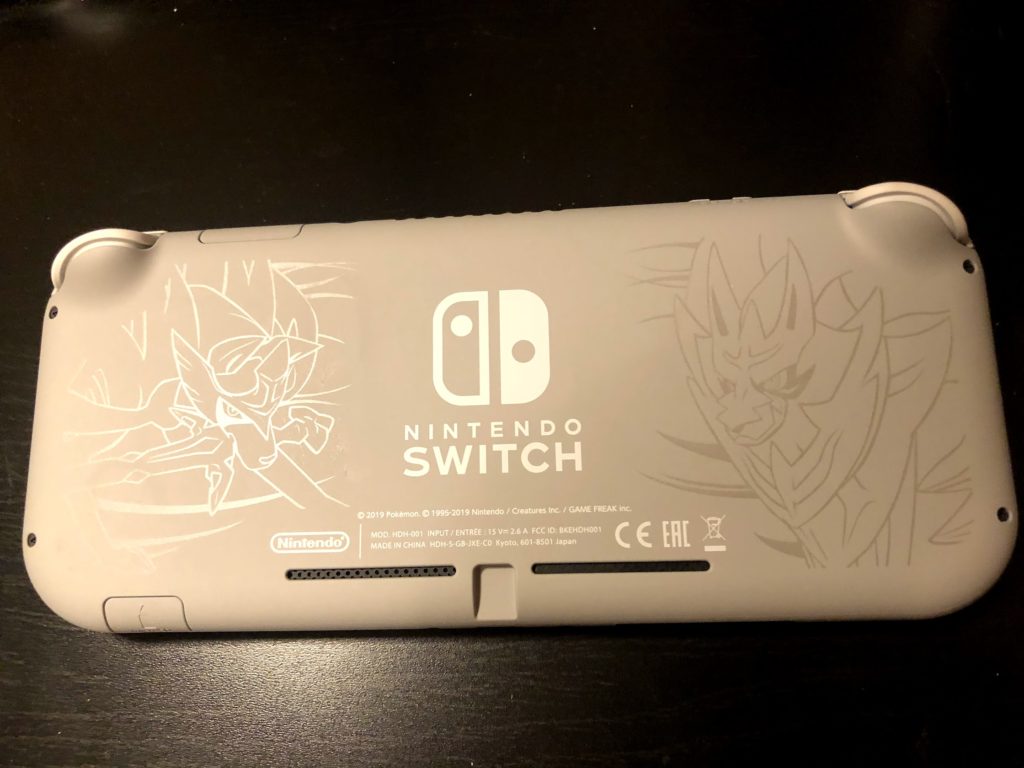 Nintendo Switch Lite(ザシアン・ザマゼンタ)レビュー: 遊びの幅と