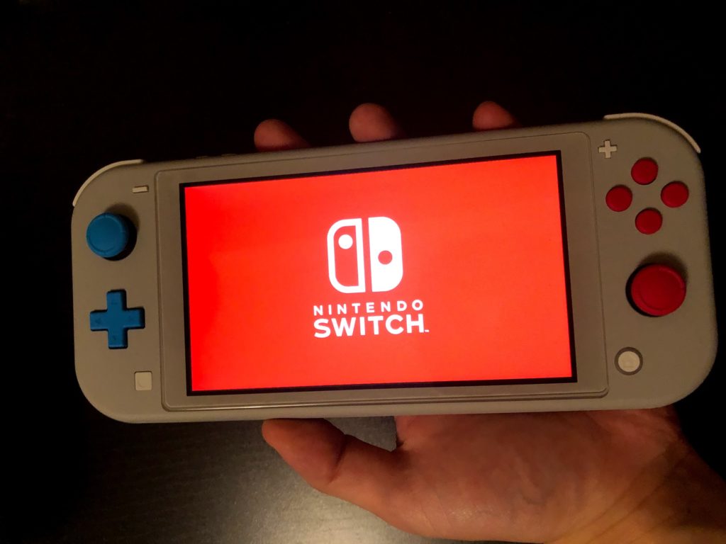 Nintendo Switch Lite(ザシアン・ザマゼンタ)レビュー: 遊びの幅と