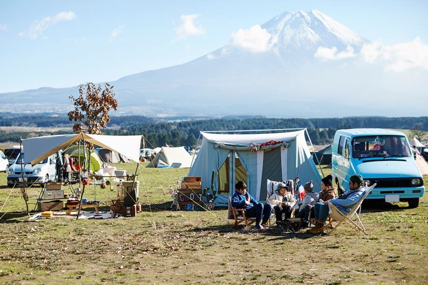 おしゃれキャンパー御用達！ カーカムスのビッグサイズ箱型テントが
