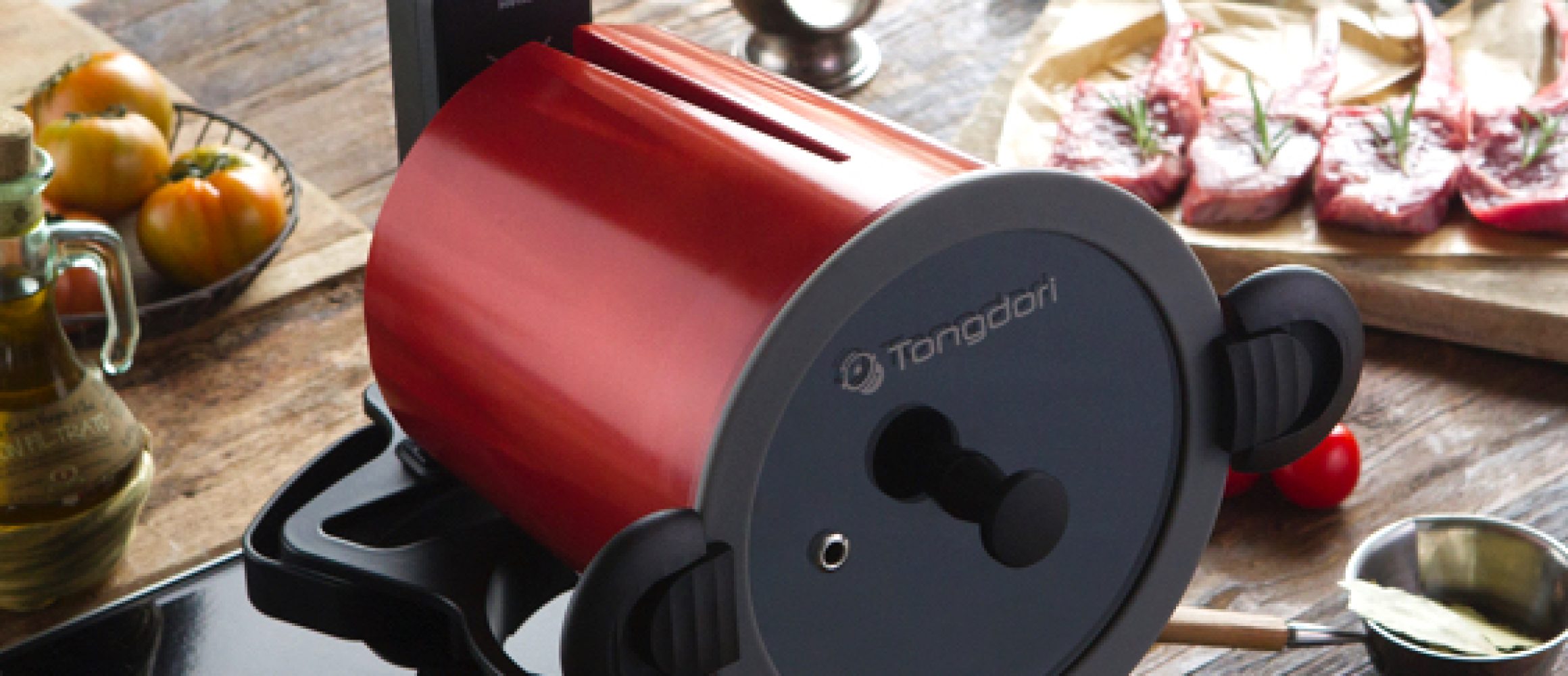 ぐるぐる回って自動で調理。食材を芯まで熱して焦がさない斬新オーブン