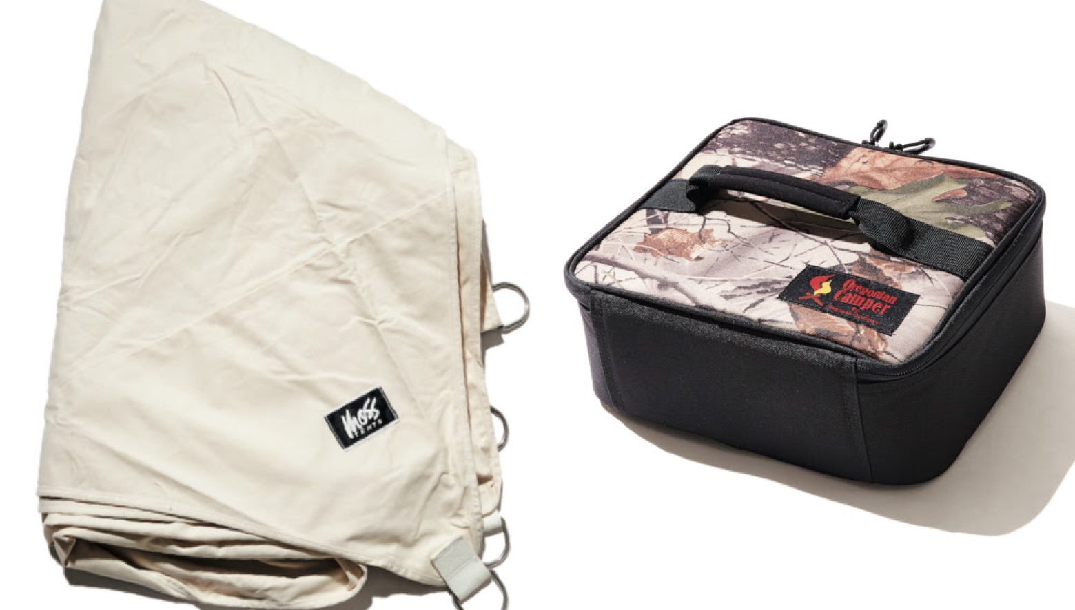 モスの芸術的タープと、オレゴニアンキャンパーのカモ柄ギアバッグ。冬