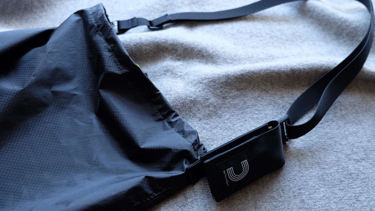 ハーフトラックプロダクツの名作バッグに利便性を添える、個性的