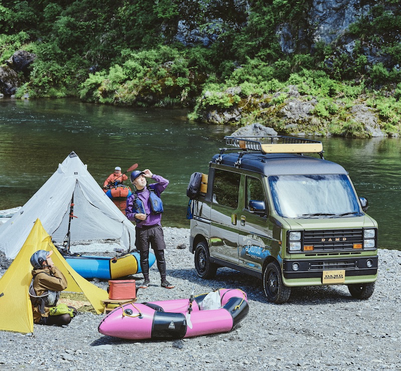 ダムドのアメリカンクラシックなデッキバンFUZZで、パックラフトにGO