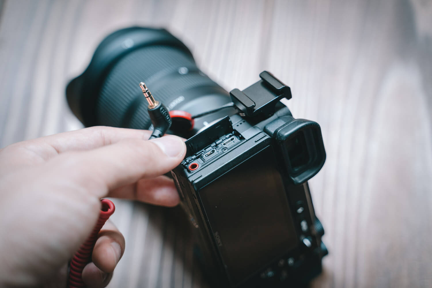 α6400を完全体に。自撮り時のマイク位置問題を解決するSmallRigの