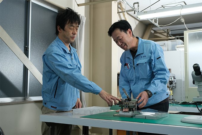 世界初、持ち運べる高濃度酸素発生器独自吸着ポンプと脱着カートリッジ