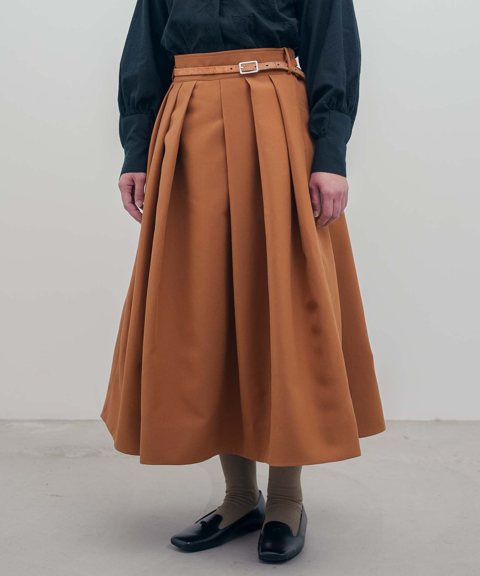 トリプルクロス タックフレアスカート｜軽くてふっくらした三重織り