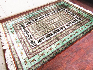 シルク100％ シカ・馬柄 ペルシャ絨毯買取なら「ワールドカーペット」