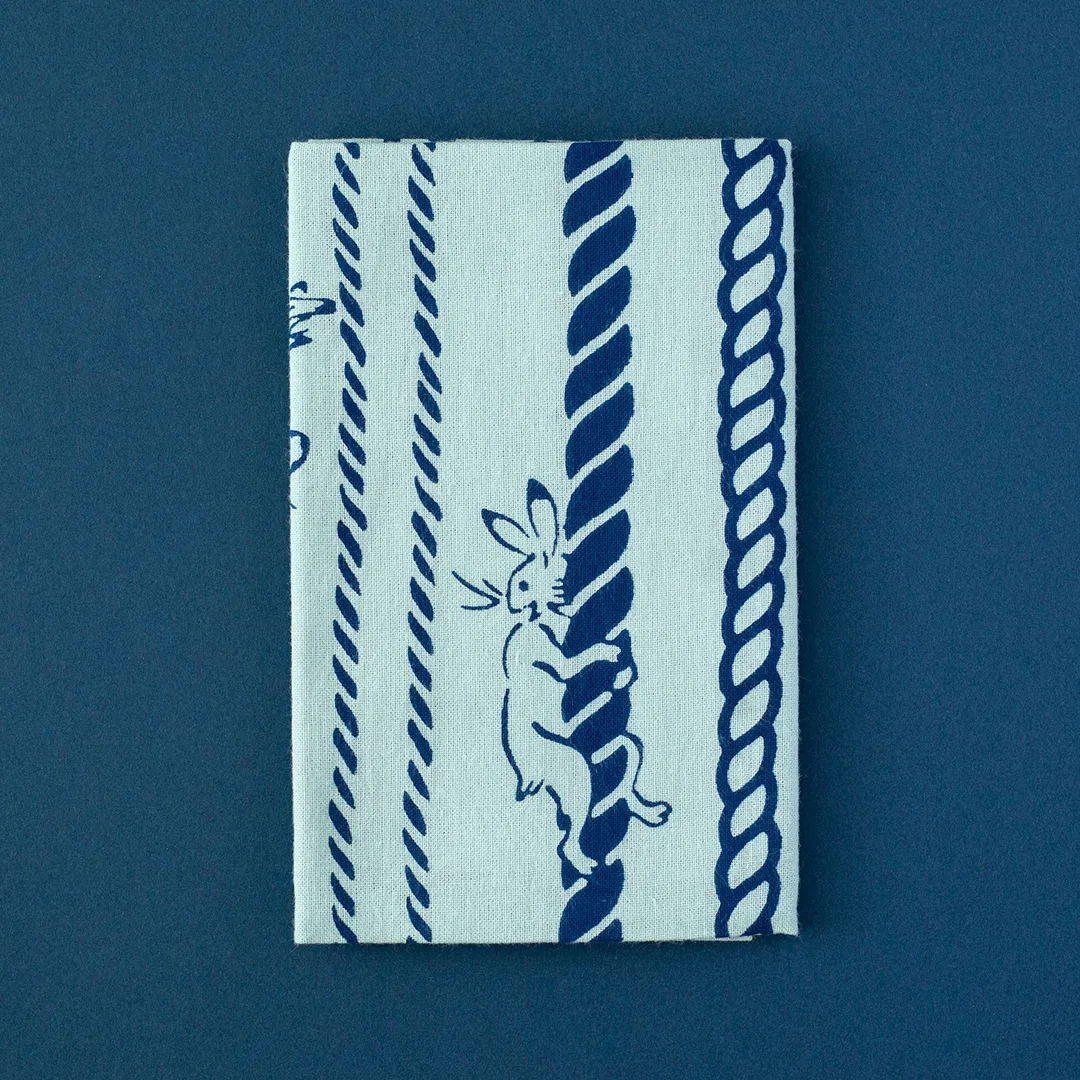 注染手ぬぐい「鳥獣戯画小紋 縄縞 水色」 / かまわぬ｜暦生活｜日本の