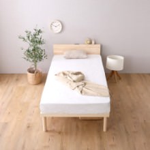 リボンレリーフが可愛らしいロマンティックな 柵付ベッド (ホワイト)の