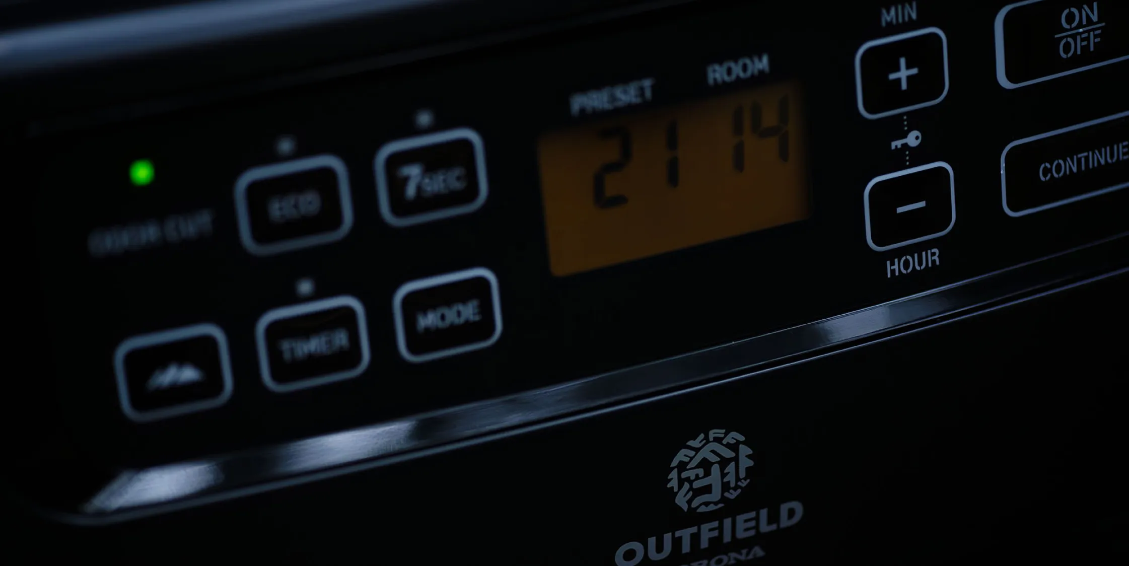 CORONA OUTFIELD特設ページ|NIGHT BLACK EDITION|ポータブル電源対応