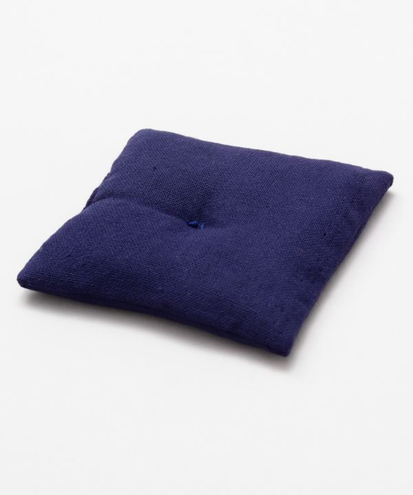 藍染座布団 M(1 VARIATION): 『岩座(いわくら)』公式通販