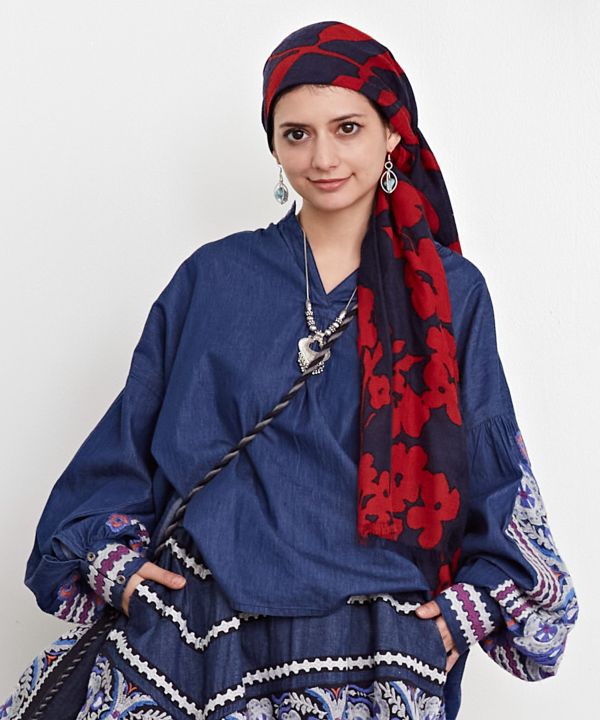 遊牧民の伝統的な刺しゅうや織りを施したこだわりのシリーズ