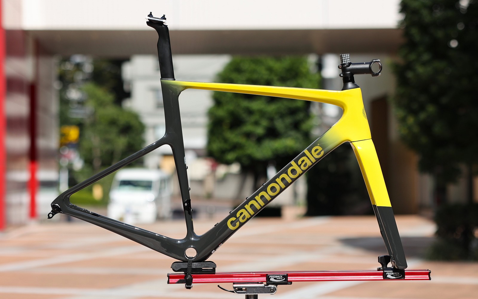 ラグナイエローのEVO Hi-Mod フレームセットがまさかの入荷です