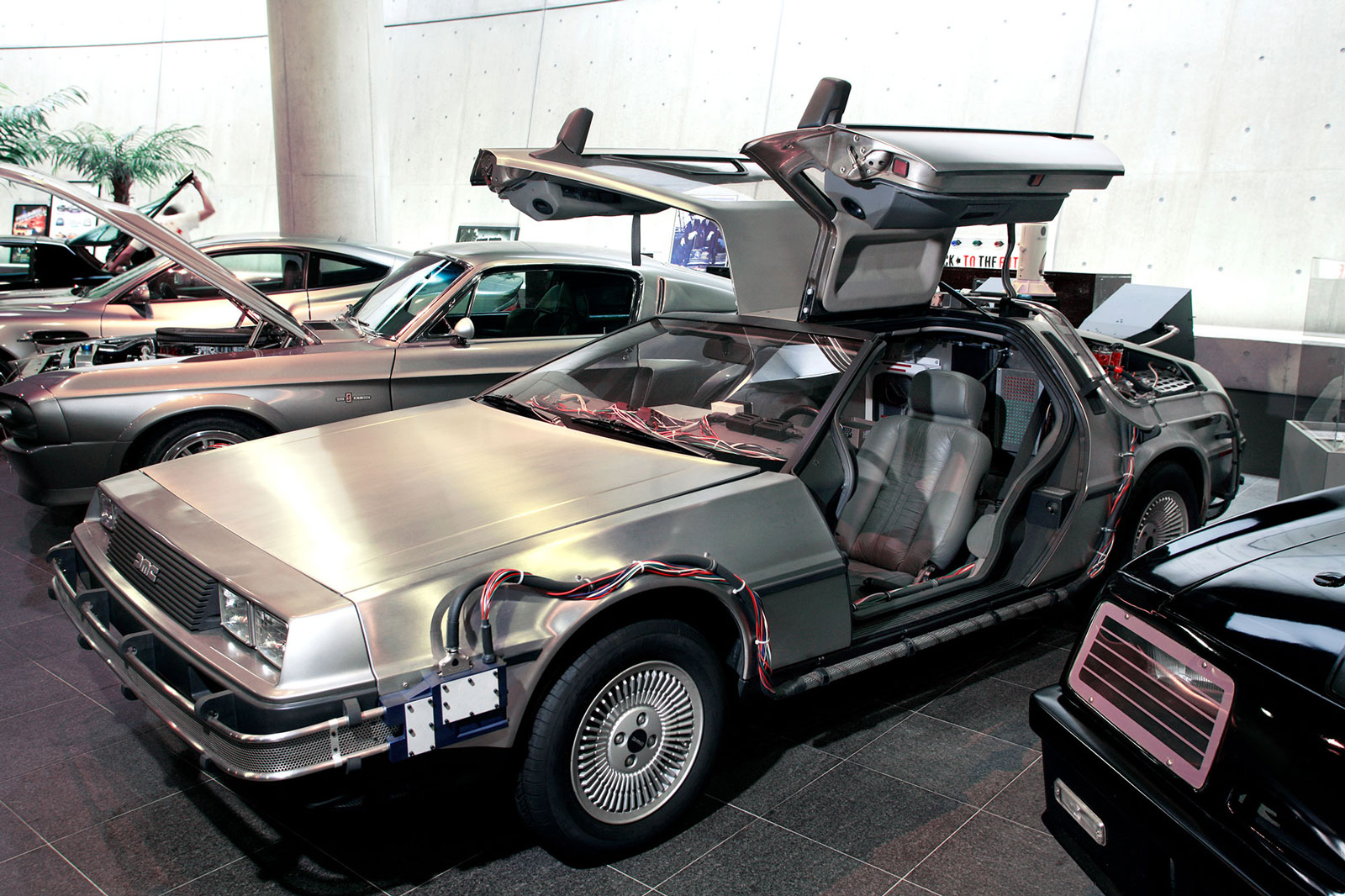 バック・トゥ・ザ・フューチャー×デロリアンタイムマシンレプリカ