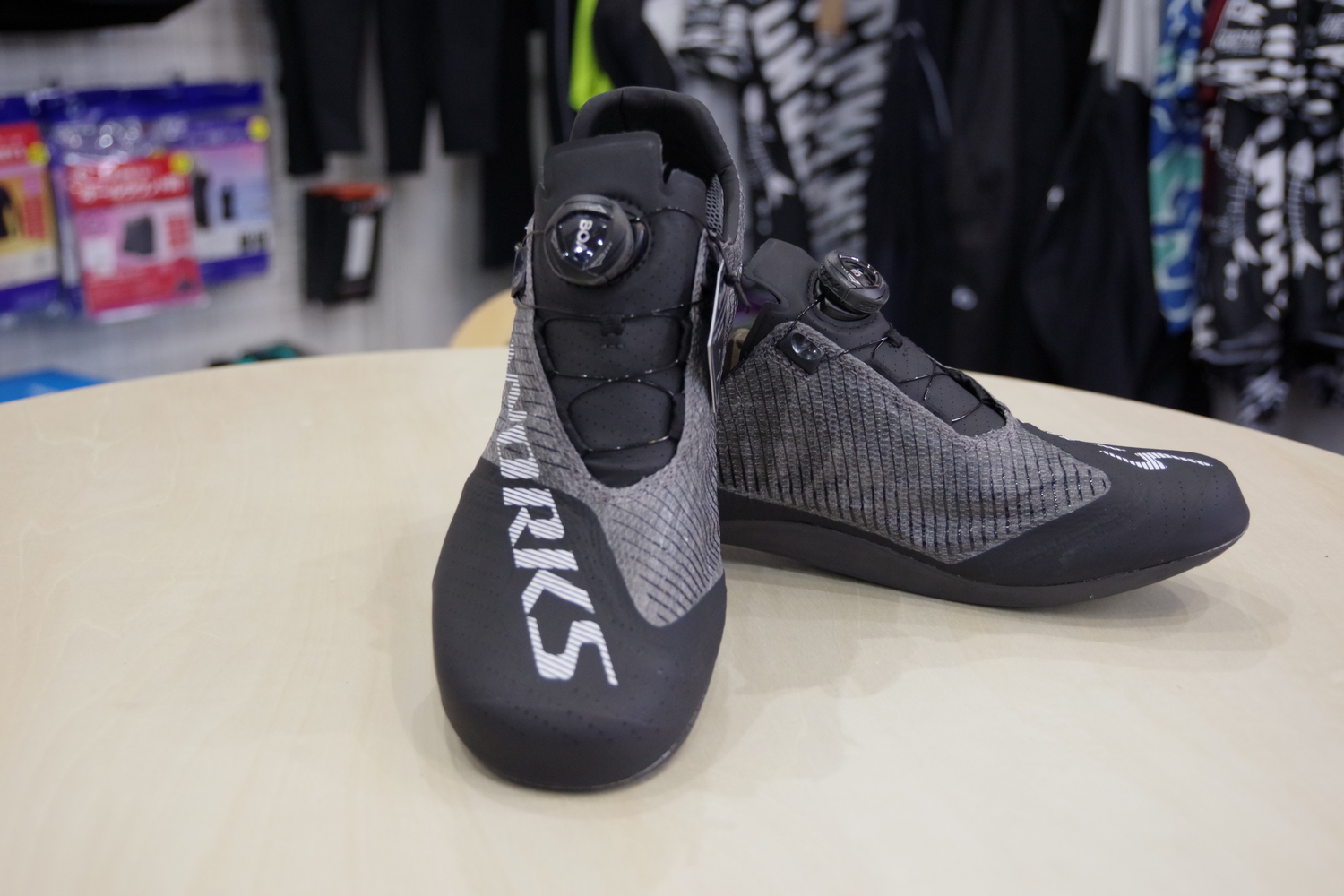 片側150gの超軽量シューズ『S-WORKS EXOS』が登場！さっそく実測して