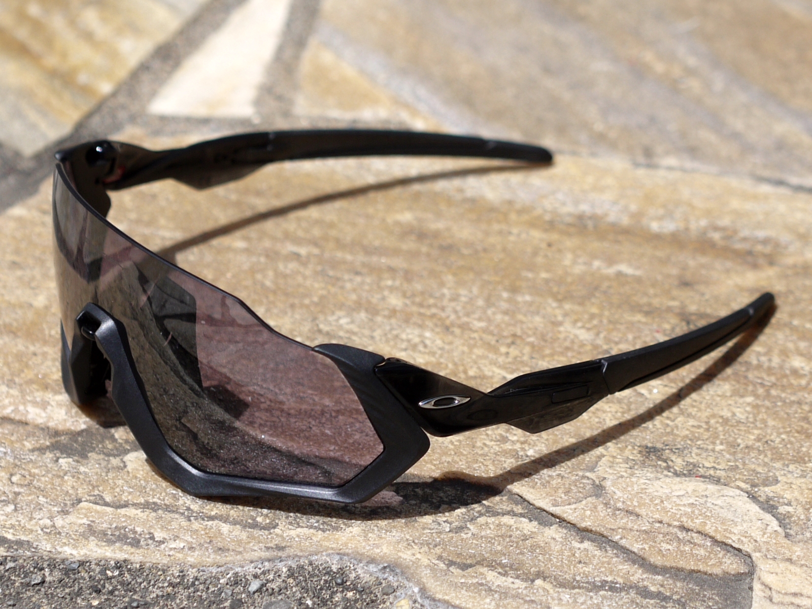 話題の新作、OAKLEY 『Flight Jacket』 – CYCLECUBE