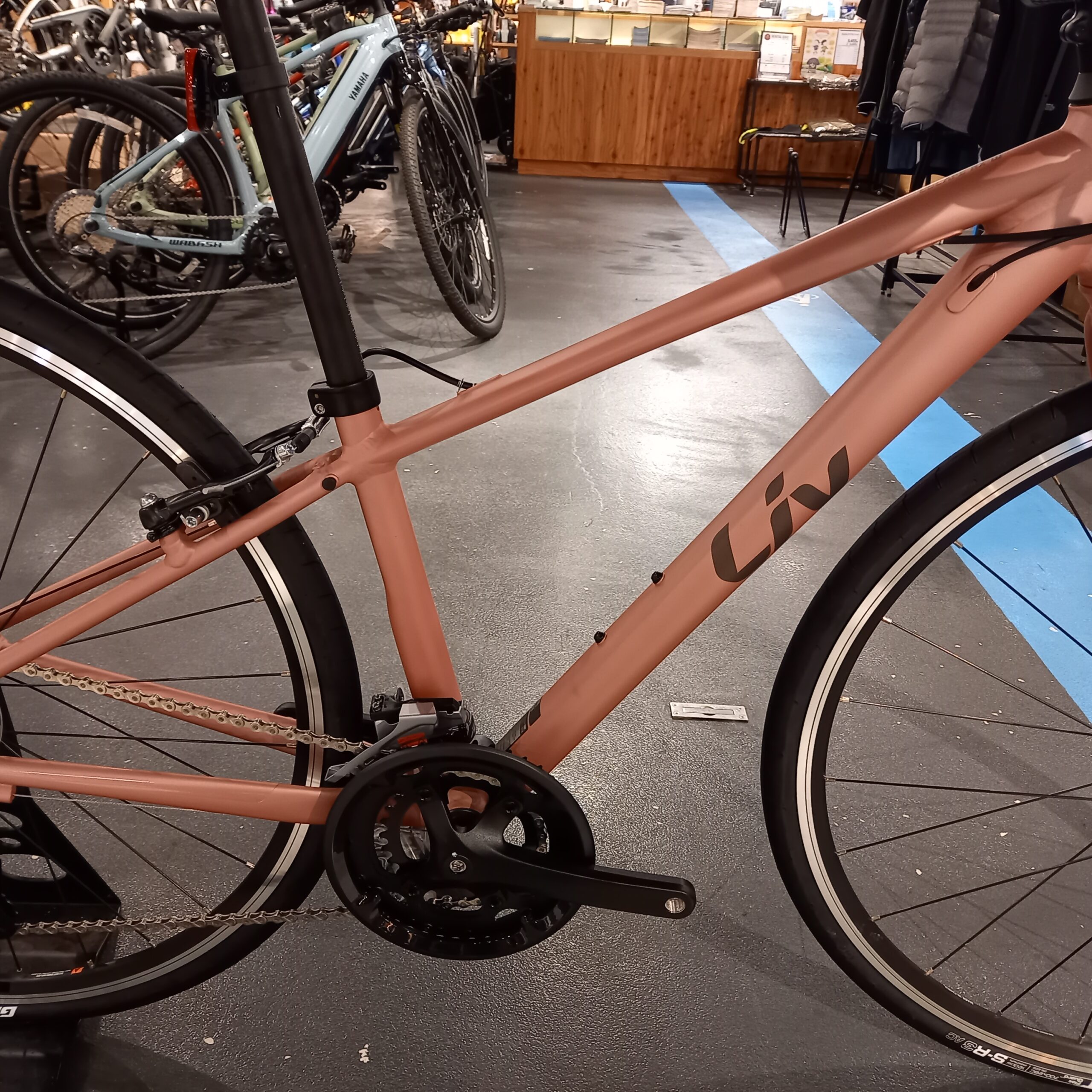 ピンク色のクロスバイクが入荷致しました ル・サイク土浦 | 自転車専門