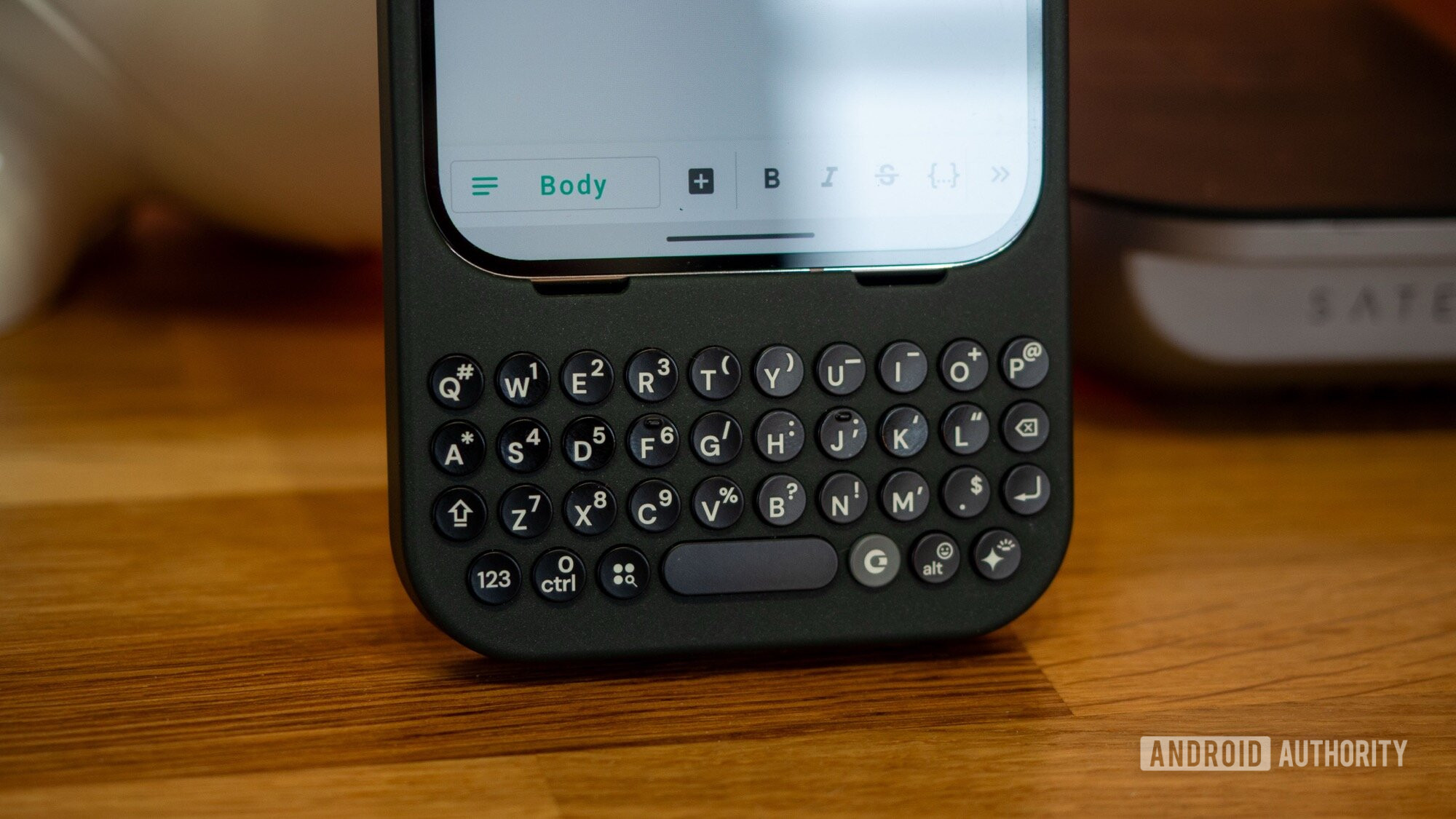 Clicks Keyboard review: What does a physical QWERTY add to my Pixel 9?