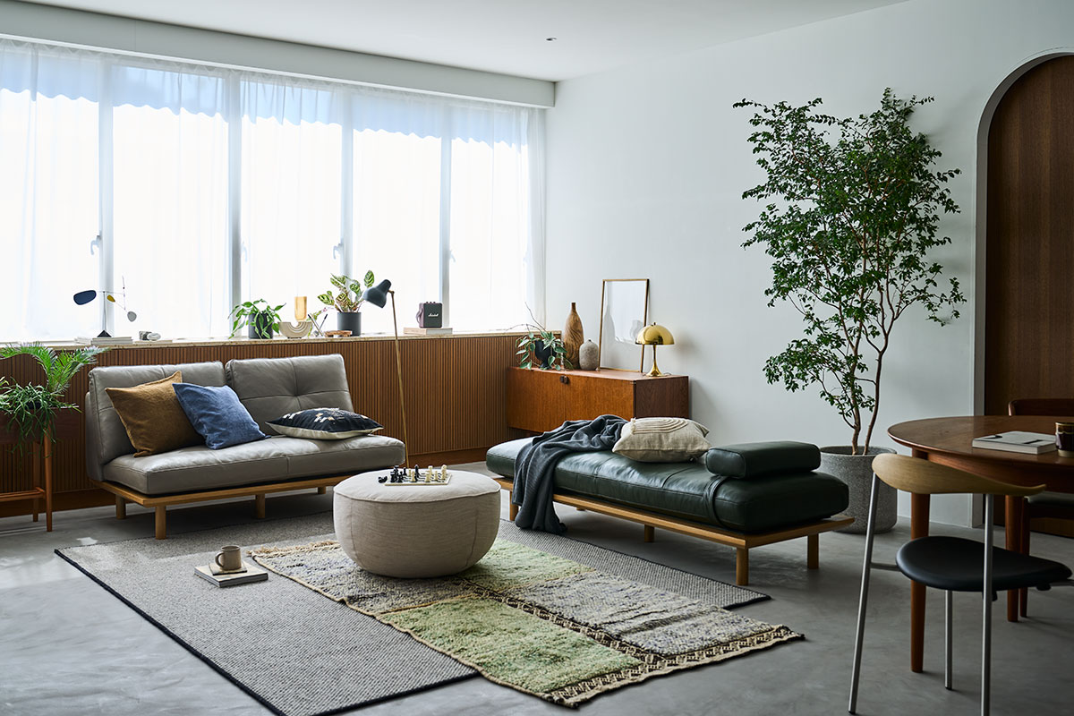 ミニマルデザインのコンパクトなソファ - ピックアップアイテム - ACTUS