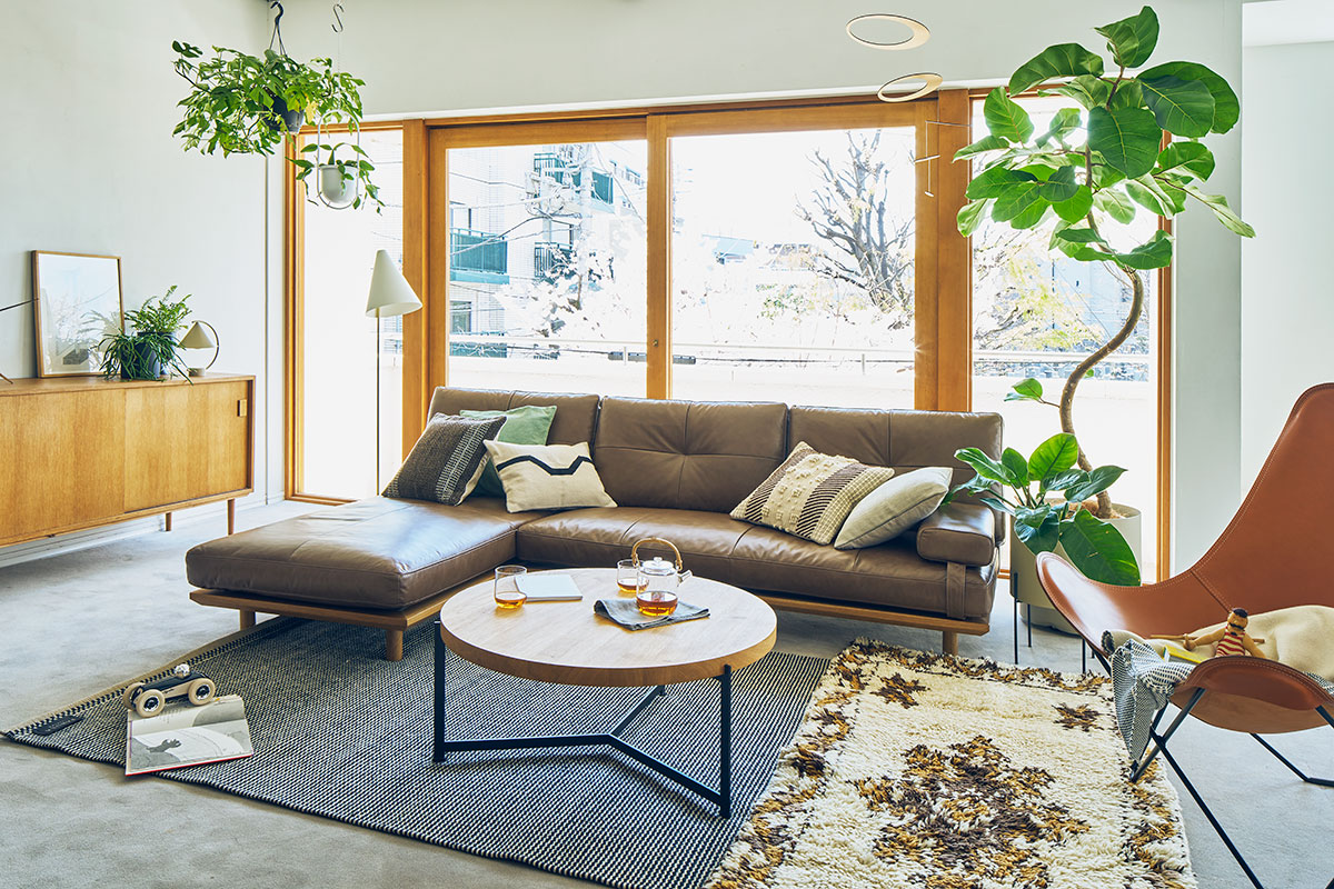 ミニマルデザインのコンパクトなソファ - ピックアップアイテム - ACTUS