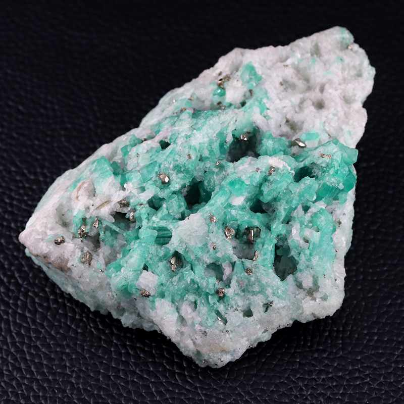 天然無処理！激レア品！コロンビア産エメラルド原石-007│水晶