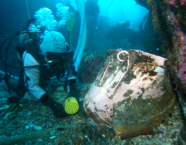 水中考古学、新時代 刊行相次ぐ書物が関心を後押し：朝日新聞