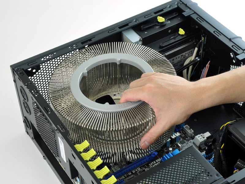 完全無音PCを実現できる！ microATXサイズの自作キット「Nofan A43