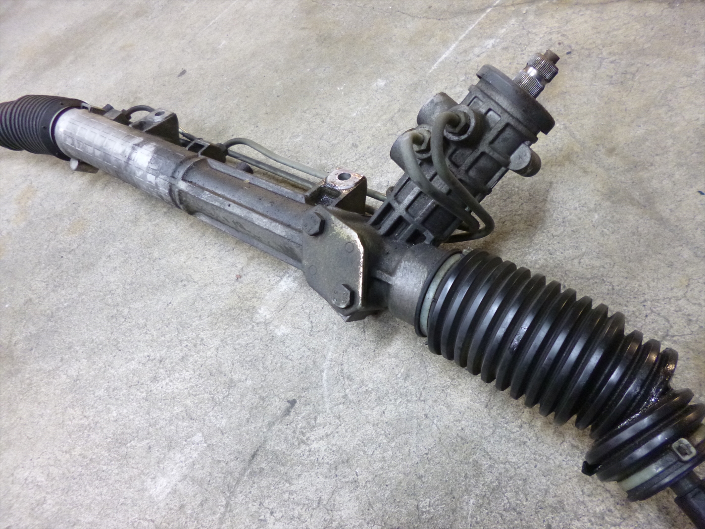 BMW・ALPINA修理の専門店 オートファイン：【E30 320i】ステアリング