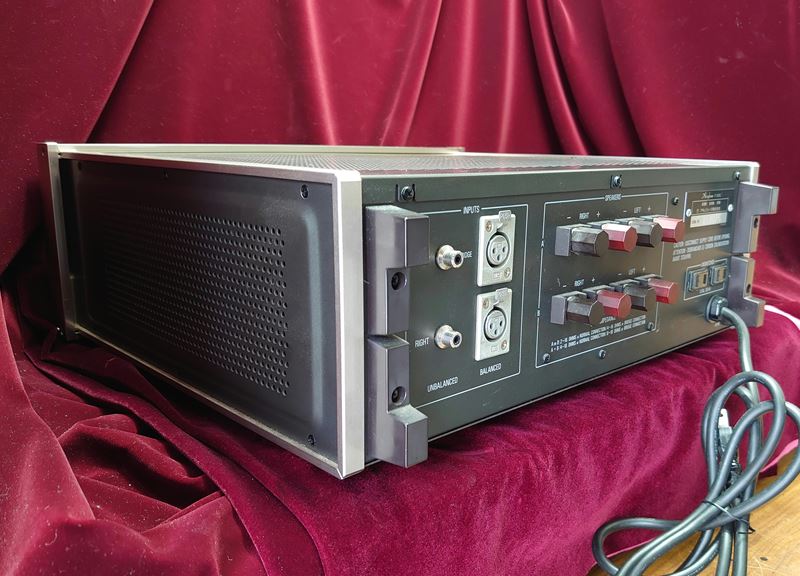 アキュフェーズ Accuphase P-300L パワーアンプ