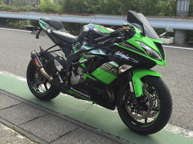 これで転倒傷ともおさらば！？ZX-6Rにレースアーマー装着| AxxL