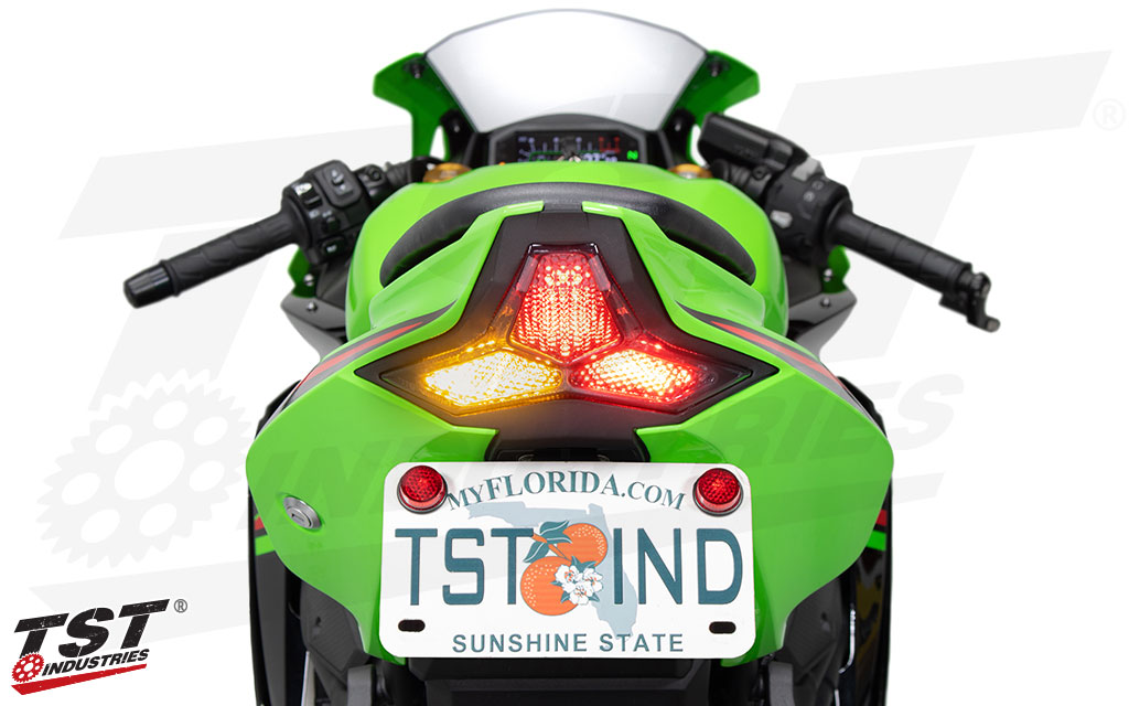 TST Industries ZX-4Rウィンカー内蔵LEDテールライト｜AxxL